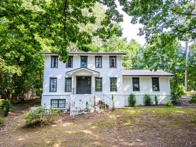 property at 813 Lakeshore Dr NW