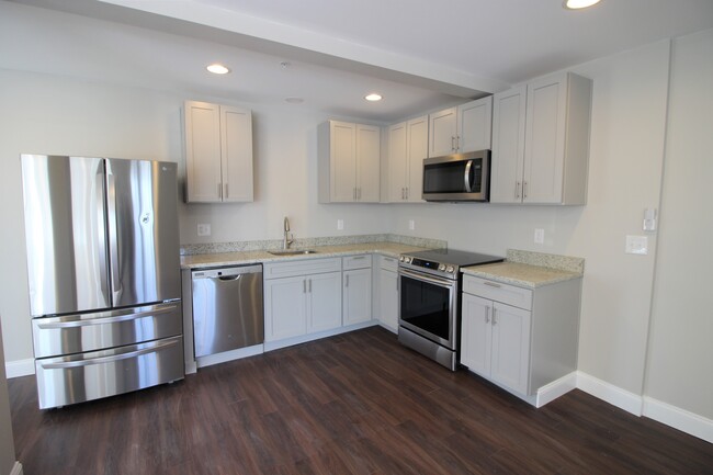 303 State St, Unit Apt 1 in Kennett Square, PA - Building Photo - Building Photo