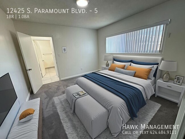 12425 Paramount Blvd in Downey, CA - Foto de edificio - Building Photo