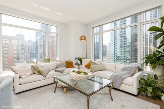 514 N Peshtigo Ct in Chicago, IL - Building Photo - Building Photo