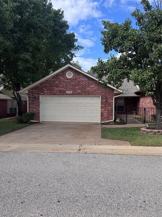 2332 Sweetwater in Edmond, OK - Building Photo
