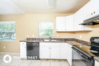 402 W 17th St in Apopka, FL - Foto de edificio - Building Photo