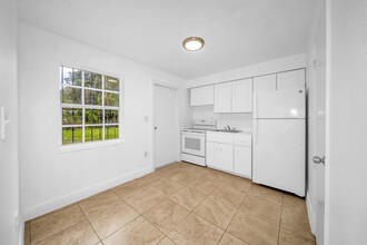 2125 NW 91st St in Miami, FL - Building Photo - Building Photo
