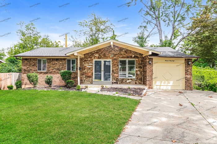 1438 Friar Tuck Ln in St. Louis, MO - Building Photo