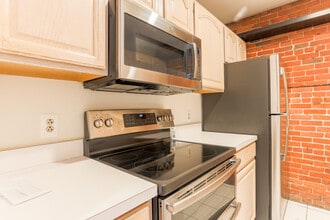 1750 Washington St, Unit 8 in Boston, MA - Foto de edificio - Building Photo