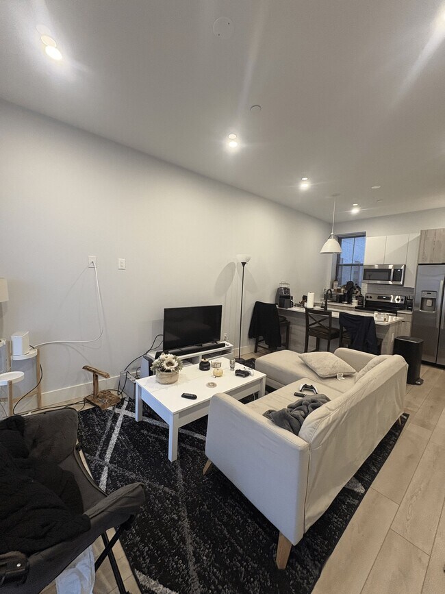 3439 Lancaster Ave, Unit 2 in Philadelphia, PA - Building Photo - Building Photo