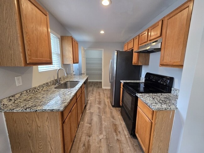 property at 1348 Maplewood Dr