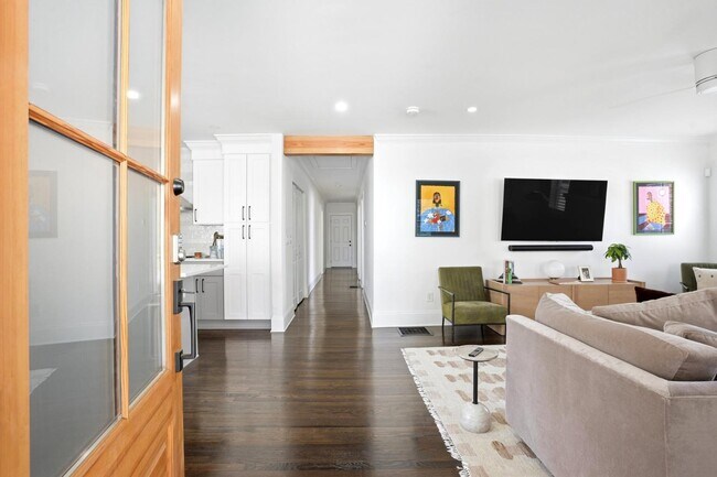 496 Shannon Dr SW in Atlanta, GA - Building Photo - Building Photo