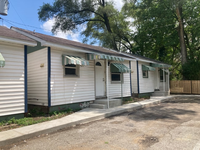 110 W Willow Dr in Roseland, IN - Foto de edificio - Building Photo