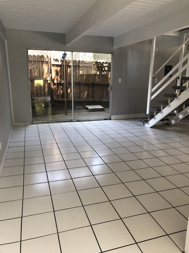992 Emerson St, Unit #996 in Pasadena, CA - Building Photo - Building Photo