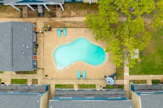 Charleston Apartments in Norman, OK - Building Photo - Building Photo