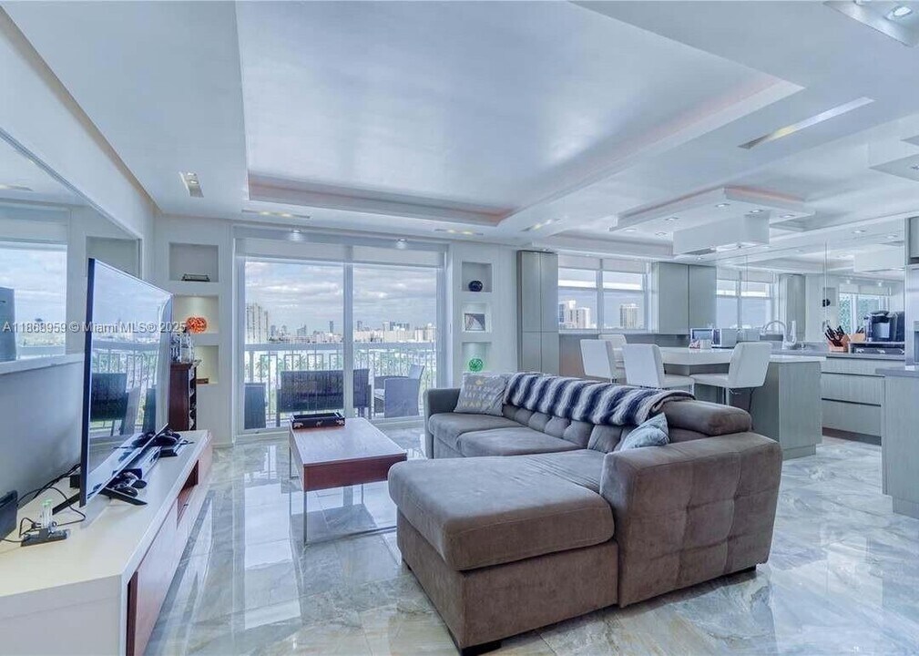 401 Ocean Dr in Miami Beach, FL - Building Photo