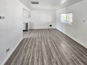 327 W Haloid Ave in Ridgecrest, CA - Building Photo - Building Photo