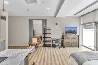 888 Delaware Ave in Buffalo, NY - Foto de edificio - Building Photo