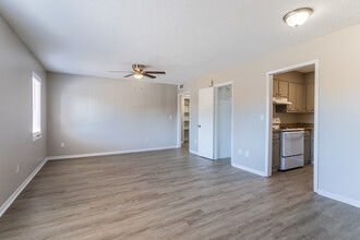 Riverwalk Apartments - Townhomes in Gadsden, AL - Foto de edificio - Interior Photo