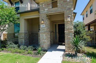 1709 Lawrence St in Austin, TX - Building Photo - Building Photo