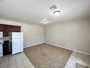 1119 Ratone St in Manhattan, KS - Foto de edificio - Building Photo