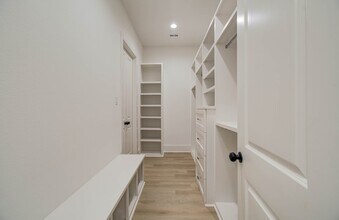 1802 Rollingwood Dr in Huntsville, TX - Building Photo - Building Photo