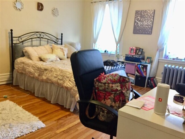 1111 Boylston St, Unit 44 in Boston, MA - Foto de edificio - Building Photo