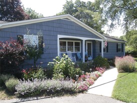 1895 Mary's Rd in Southold, NY - Building Photo - Building Photo