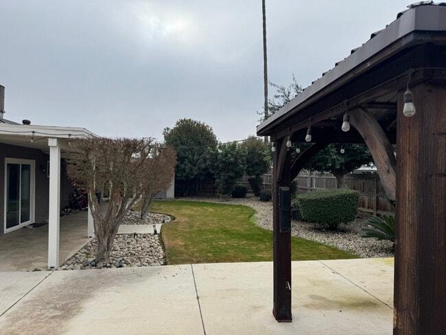 2804 Sandlewood Dr in Madera, CA - Foto de edificio - Building Photo