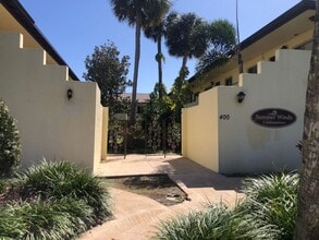 400 Oakridge Blvd in Daytona Beach, FL - Building Photo - Building Photo