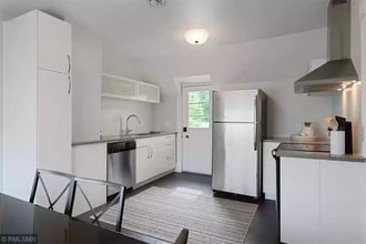 327 5th St SE in Minneapolis, MN - Building Photo - Building Photo