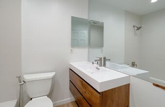 345 N Florence St in Burbank, CA - Building Photo - Building Photo