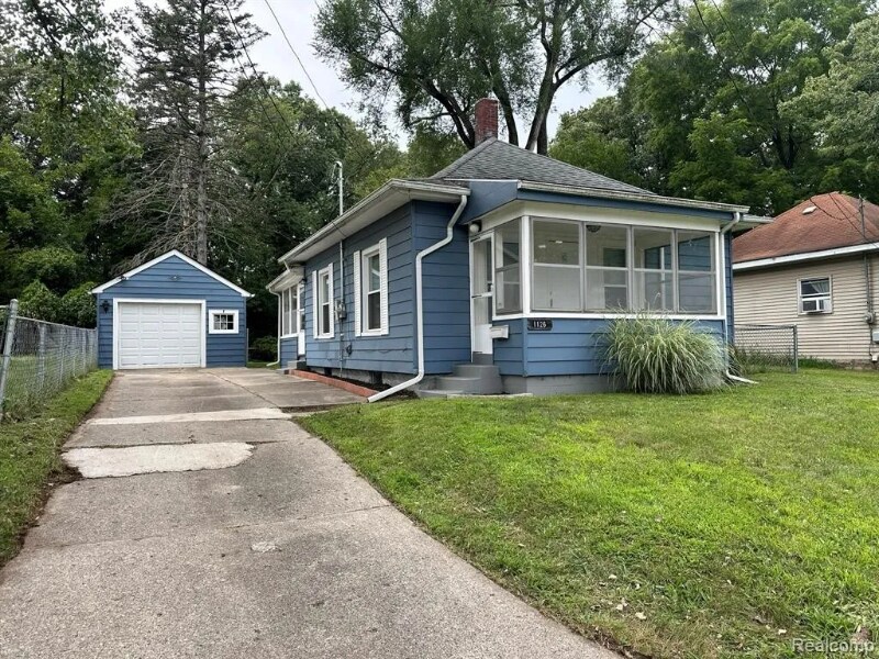 1126 Walker St in Jackson, MI - Building Photo