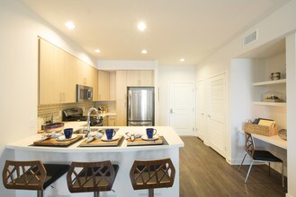 Verge in San Diego, CA - Building Photo - Building Photo