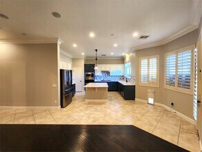 10466 Realm Way in Las Vegas, NV - Foto de edificio - Building Photo