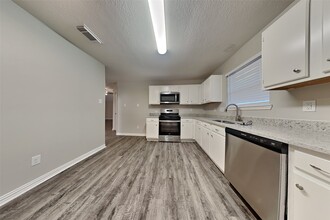 18623 Singing Woods Dr in Humble, TX - Foto de edificio - Building Photo