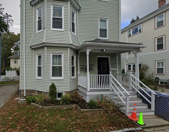 39 Goldsmith St, Unit 2 in Boston, MA - Foto de edificio - Building Photo
