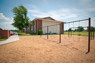 Deer Run Crossing in Carthage, MO - Building Photo - Building Photo