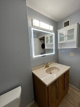 100 Cass Ave, Unit A4 in Dracut, MA - Foto de edificio - Building Photo