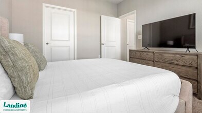 16346 Lydia Hill Dr, Unit 1410 in Chesterfield, MO - Foto de edificio - Building Photo