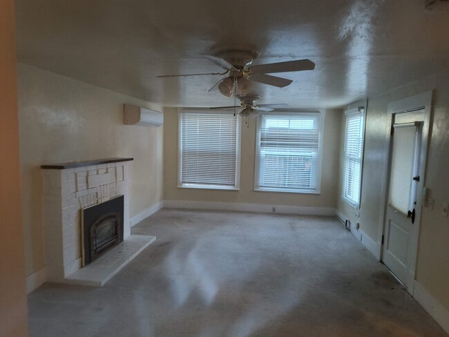 631 Canal St, Unit Apt 3 in Placerville, CA - Foto de edificio - Building Photo