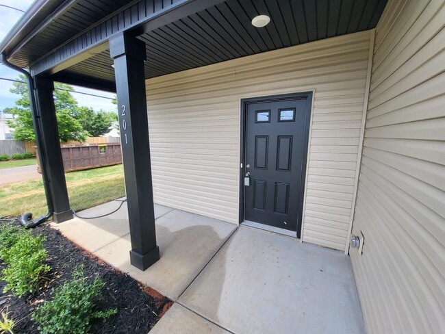 201 King Rd in Clarksville, TN - Building Photo - Building Photo