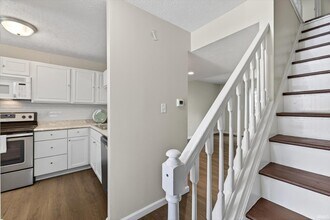 2360 S Henderson St in Bloomington, IN - Foto de edificio - Building Photo