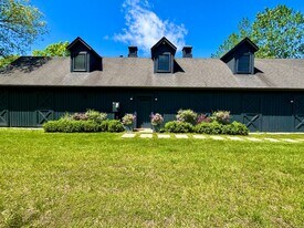 55 Still Meadow Rd in Sharon, CT - Building Photo