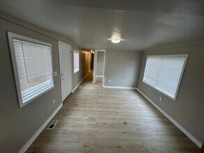 2543 Guam Ave in Anchorage, AK - Building Photo - Building Photo