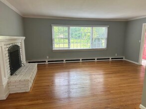 61 View Acre Dr in Huntington, NY - Building Photo - Building Photo