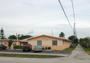 1915 Fletcher St in Hollywood, FL - Building Photo - Building Photo