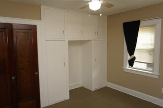 1913 Douglas St in Rockford, IL - Foto de edificio - Building Photo