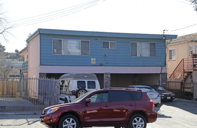 2144 High St in Oakland, CA - Foto de edificio - Building Photo