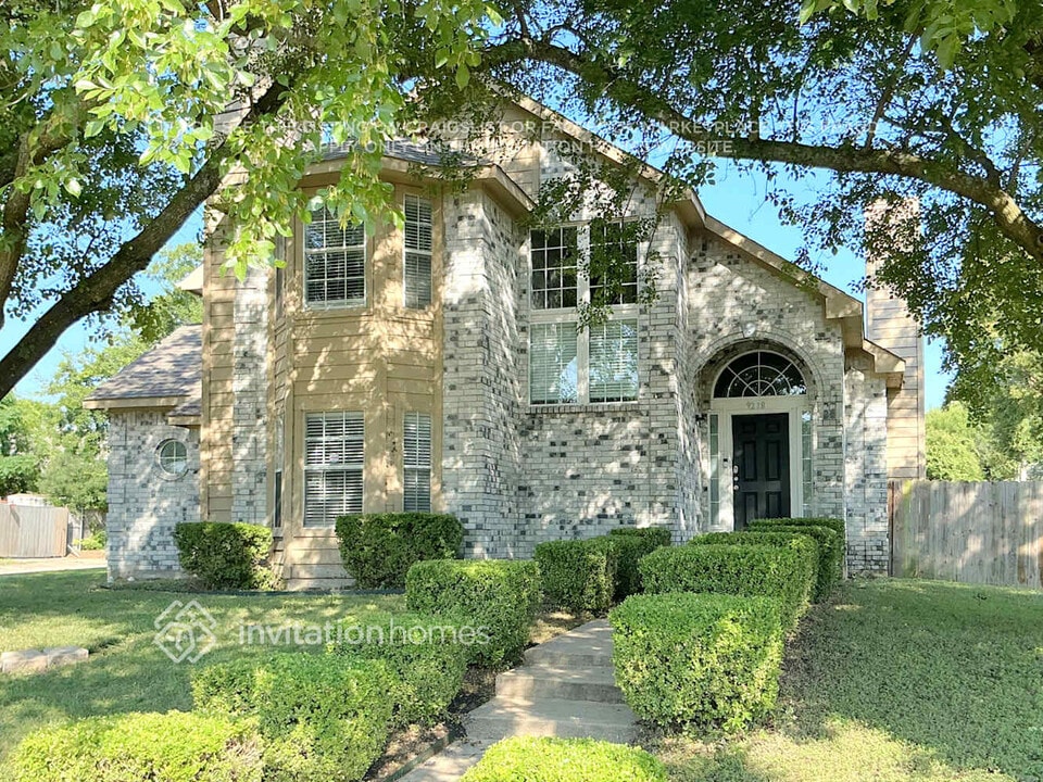 9218 Oak Hollow Dr in Rowlett, TX - Building Photo