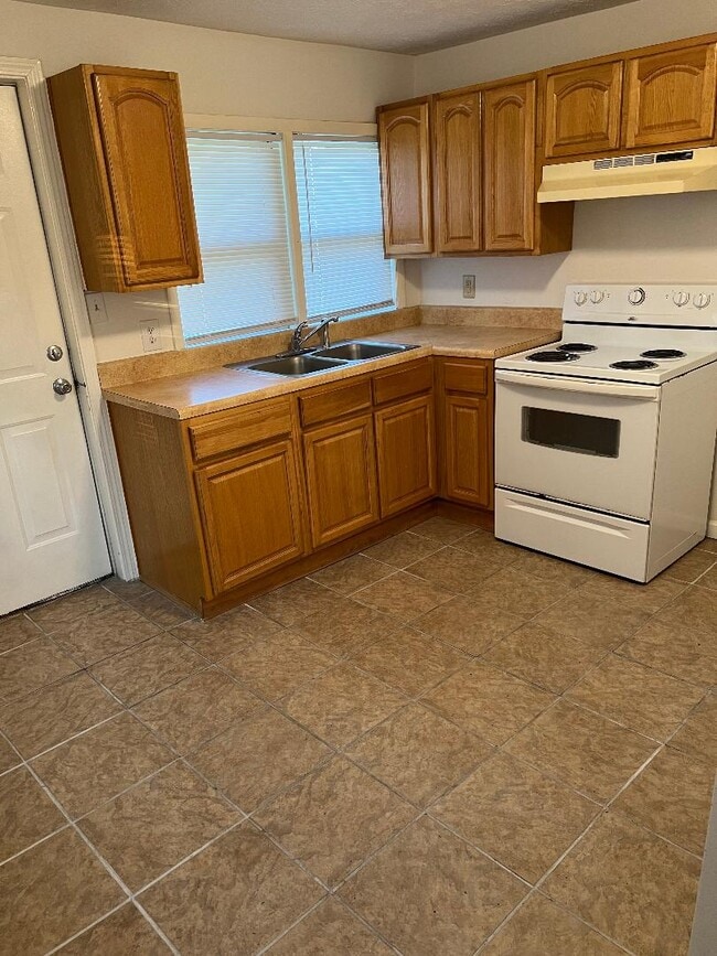 407 Whitney St in Johnson City, TN - Building Photo - Building Photo