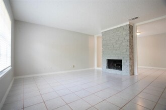 11903 Argonne Forest Trail in Austin, TX - Building Photo - Building Photo
