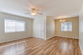 1734 Eudora Ave in Wilmington, CA - Foto de edificio - Building Photo