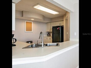 6081 Bahia Del Mar Cir N in St. Petersburg, FL - Building Photo - Building Photo